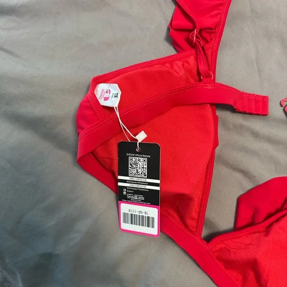 Chic Red Bikini Top with Ruffle - Picture 3 of 3